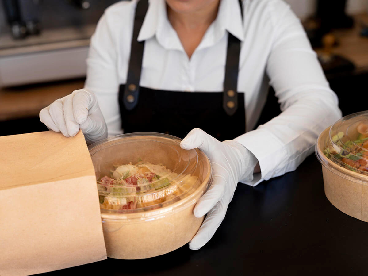 Packing Takeaway Orders | Online Ordering for Cafes & Restaurants in Australia - OnePoint Solutions